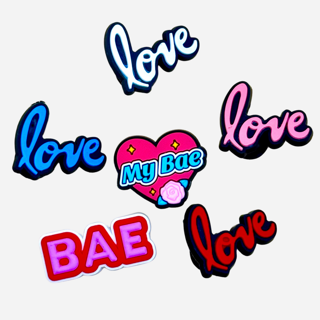 Pin's pour Clogs - Love